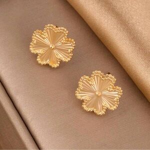 Gold Flower Earrings